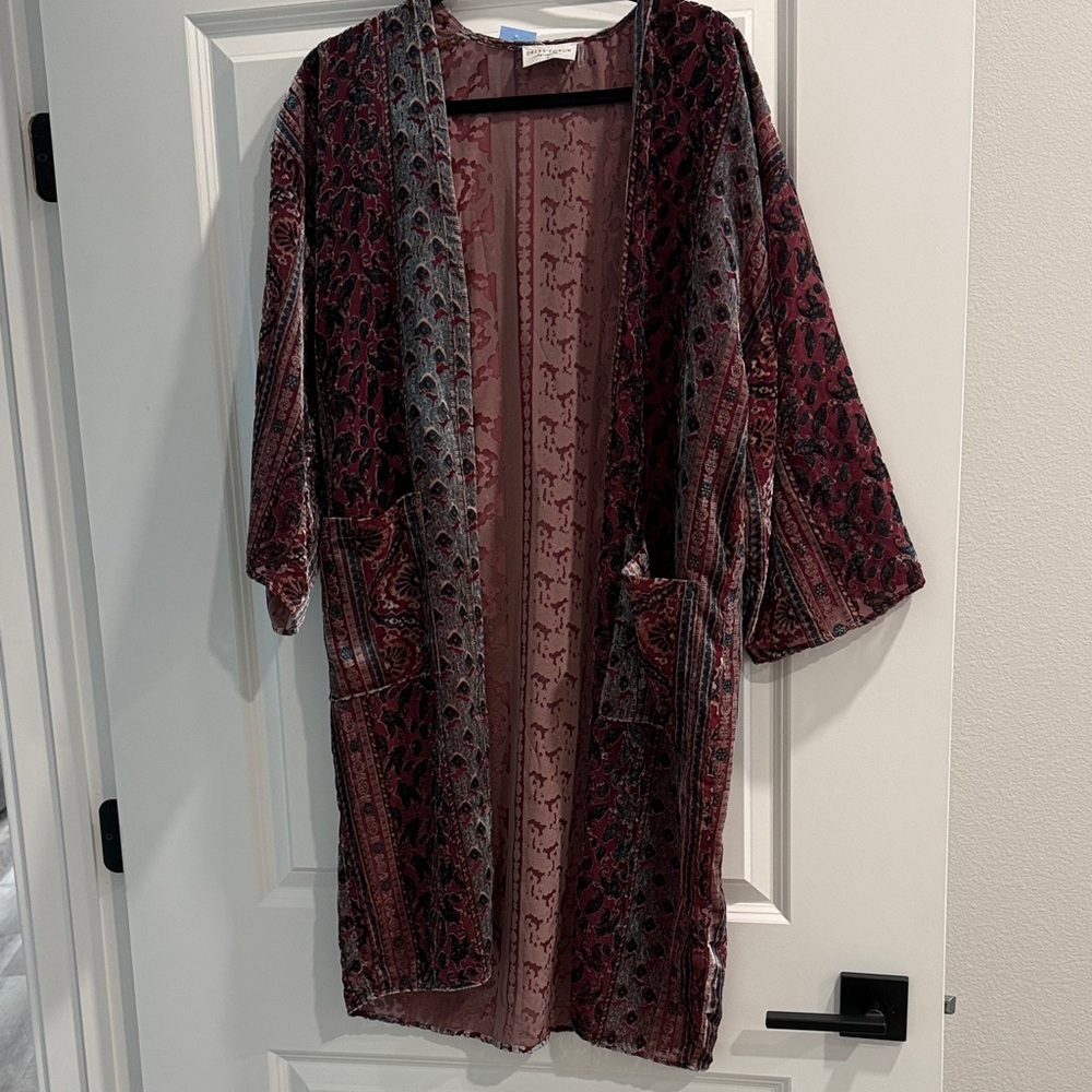 DRESS FORUM Los Angeles Vintage-Style Burgundy Paisley Velvet Kimono Robe sz s
